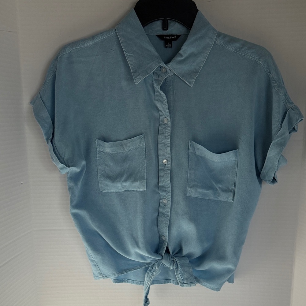 Sum  & Sam Blue Button-Up Shirt with Tie Front  kids size Large